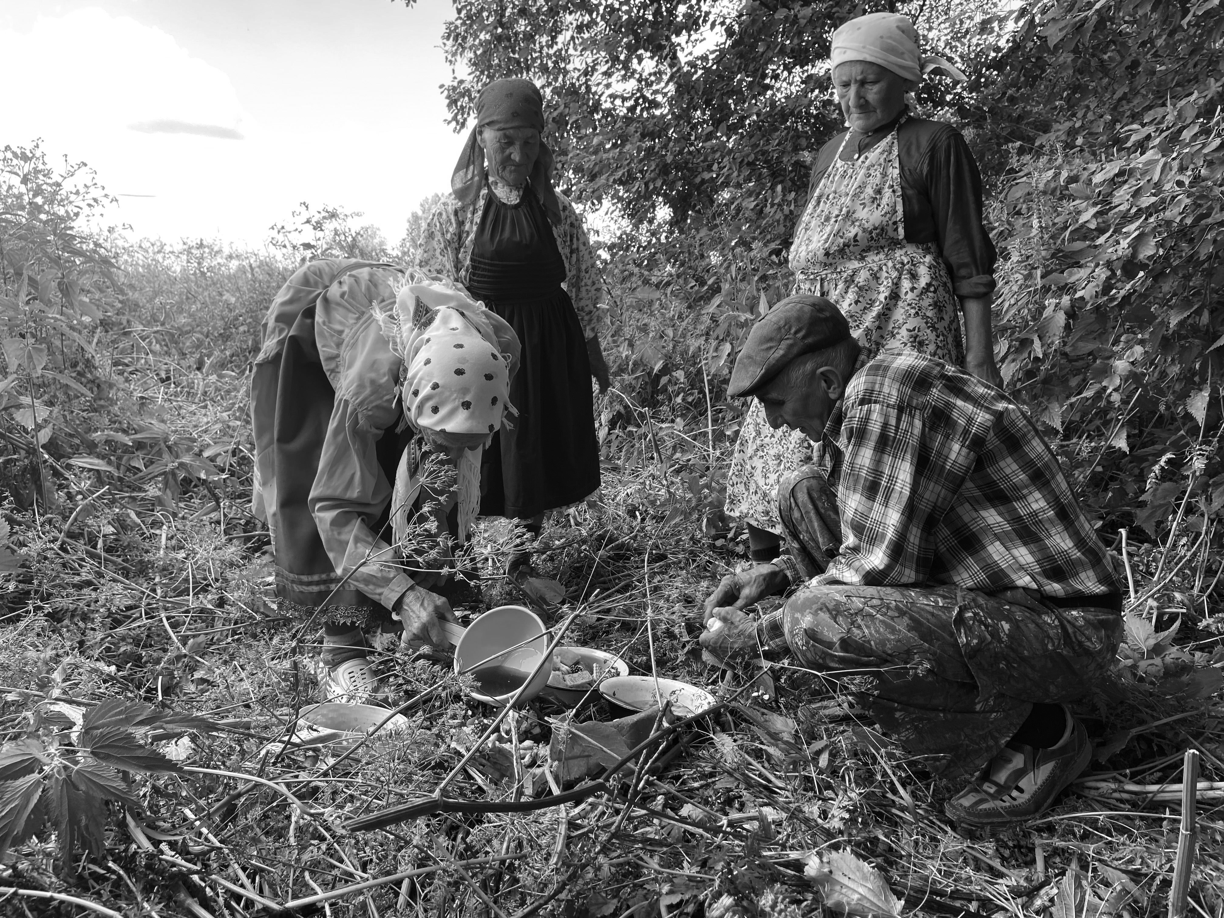 Toiduohvri toomine esivanematele Karamas-Pelga külas Udmurtias. Foto Nikolai Anisimov, 2021