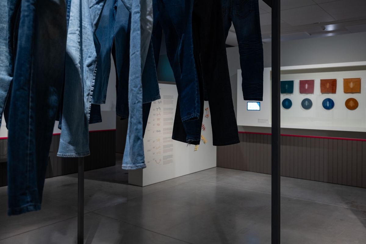 Värvitud punased lõngad