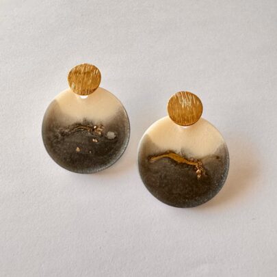 Musta-valge kirjud kõrvarõngad