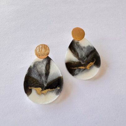 Musta-valge kirjud kõrvarõngad