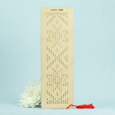 Karksi kirivöö mustriga puidust niidik