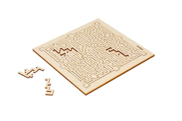 Behäppi puidust puslemäng Boxy (keskmine tase)